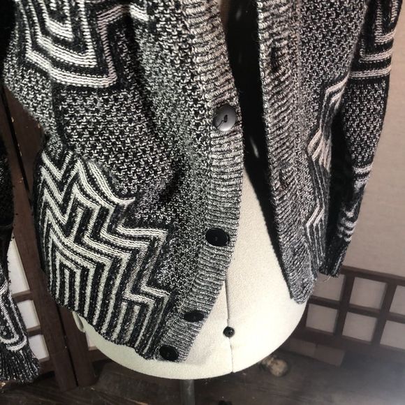 Sostanza L cardigan /geometric knit pattern /black and gray /buttons down front - Picture 3 of 11